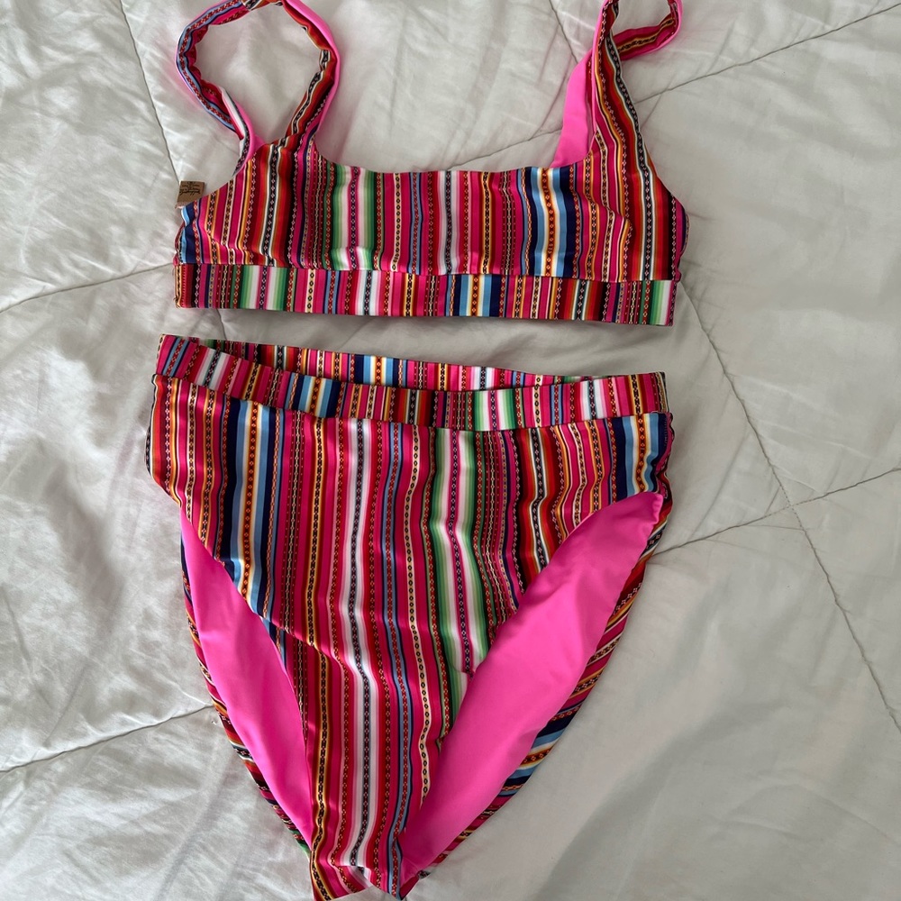 High waisted square neck bikini set. 
Reversible abstract Aztec pattern. 
Rave